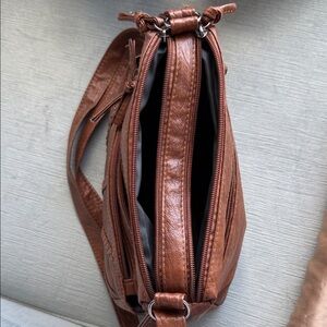Elegant Tan Leather Shoulder Bag